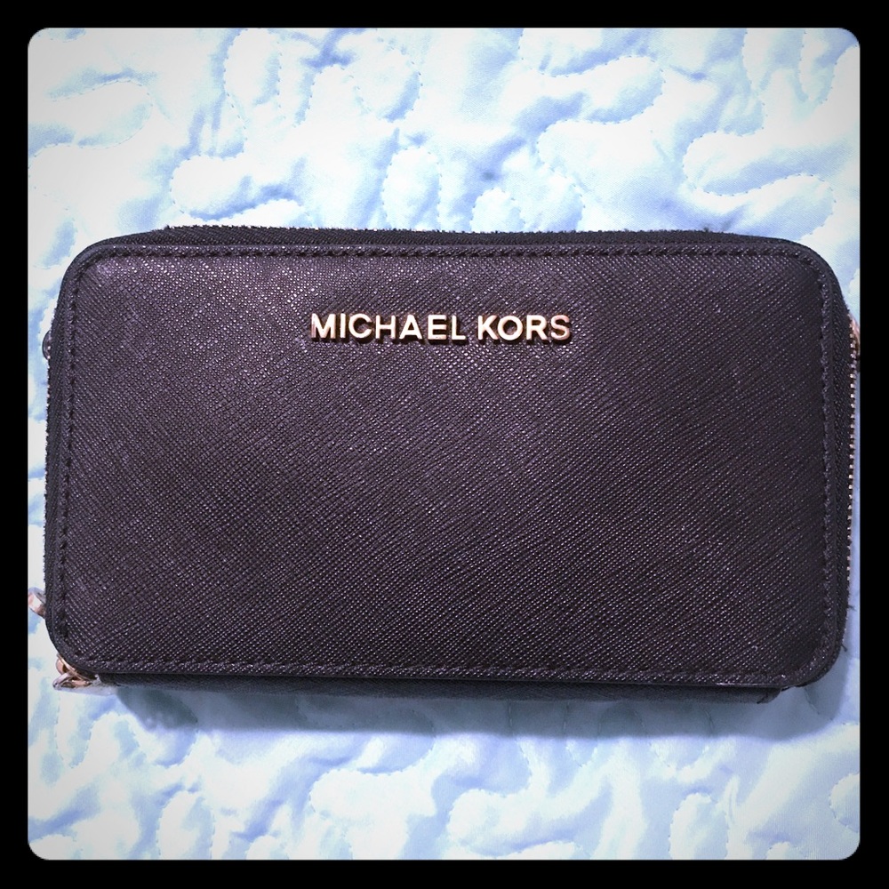 Michael Kors wall/cross body.